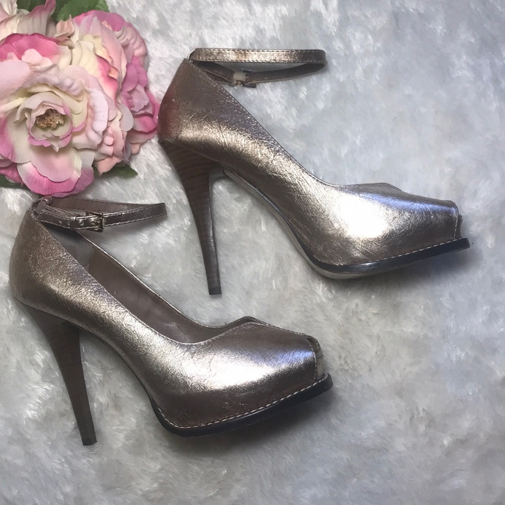BCBGeneration Metallic Leather Platforms Size 7